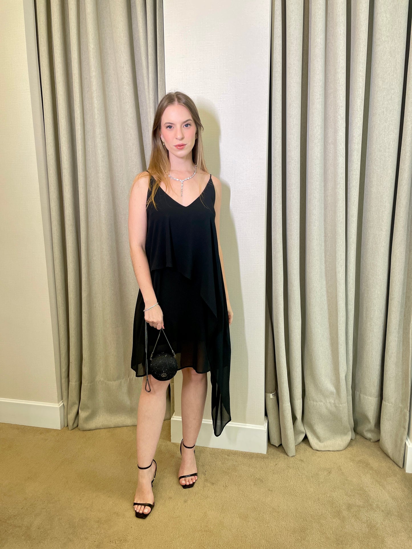 VESTIDO ASSIMÉTRICO PRETO