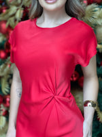 VESTIDO LONGO VERMELHO COM DETALHE TORCIDO NA CINTURA
